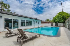 Modern Home close to SoFi Stadium, LAX & Beaches - Image 3