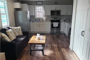 Spacious Studio with All the Comforts of Home - Image 4