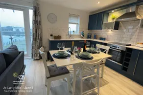 Ar Lan Y Mor - Stunning 2 bed coastal apartment - Image 2