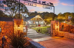 Texas Pool House Escape - Events, Pond, Hot Tub - Image 4