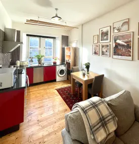 Charming Old Town Apartment - Image 3