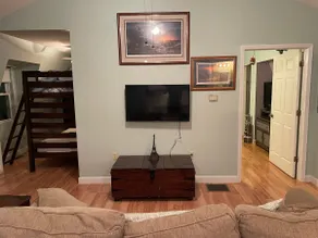 Beautiful Renovated 1 BR apartment in Waddington - Image 2