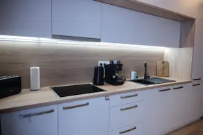 Lovely 1-bedroom vacation home with free parking - Image 4