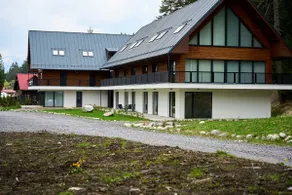 Lovely 1-bedroom vacation home with free parking - Image 2