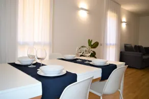 Beautiful Apartment with Large Garden - Image 2