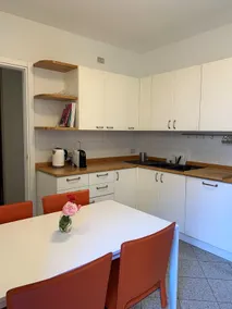 Beautiful Apartment with Large Garden - Image 5