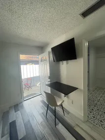 Comfort Suite 1-Bedroom Apartment - Image 4