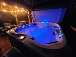 Wits End Retreat @ Mt. Rainier - Hot Tub & WiFi - Image 2