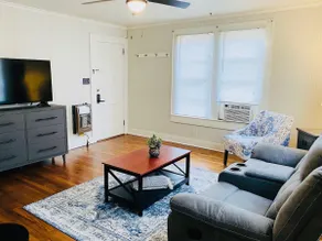 Warm and inviting town house in the oaks district - Image 2