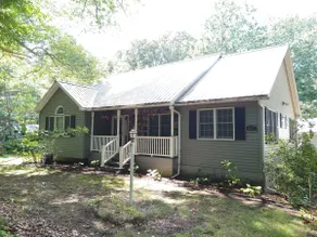 Four-Season Retreat by the Lake; pet friendly! - Image 4