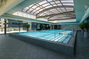 Spacious Inner-city Stay with King Bed and Balcony - Image 2