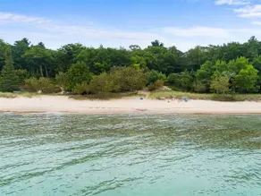 Beachfront Cottage off of Tunnel of Trees - Image 3