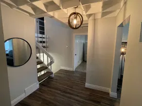 Mid Century 4 bedroom home located near downtown - Image 2