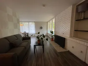Mid Century 4 bedroom home located near downtown - Image 5