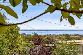 'ROSES BY THE SEA' pet dogs welcome - Image 4