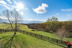 Chalet Haus. 5 min from the Ark Encounter. Room for 10 with gameroom and deck. - Image 5
