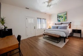 Townhouse on Main St, No Cleaning Fee! ADA Bathrm - Image 2