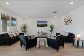 Entire NEW LUXURY 5 Bedroom home! - Image 3