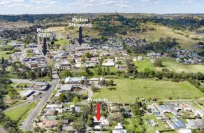 Coull Cottage 2-bedroom guesthouse in Picton CBD - Image 2