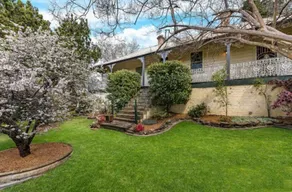 Coull Cottage 2-bedroom guesthouse in Picton CBD - Image 3