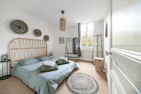 Large Bohemian T3 80m2 with Private Parking - Image 2
