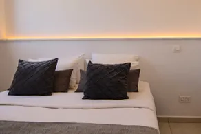 Phaedrus Living - Seaside Executive Flat Harbour 208 - Image 5