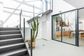 Design house with roof terrace & ocean views - Image 5
