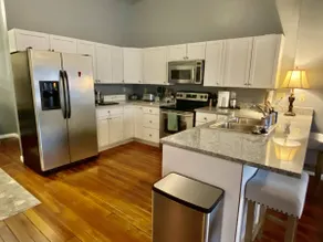 Aronoff Penthouse/Cozy Cabin in City/Free Parking - Image 5