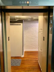 Aronoff Penthouse/Cozy Cabin in City/Free Parking - Image 2