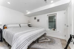 Stylish modern 2BR/2BA - Free Garage Parking! - Image 2