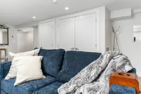 Stylish modern 2BR/2BA - Free Garage Parking! - Image 3