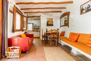 Troglodyte house, courtyard. Absolutely private, high standing - Image 2