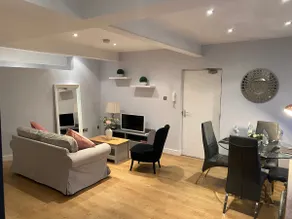 The Silk Mill - Free Parking, WiFi, Work Station, VERY central - Image 2