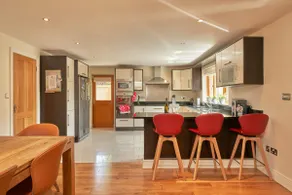 Dublin 'Home from Home', Luxury, Private Secure House - Image 2