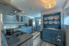 Luxury 3 bedroom Maisonette walking distance sea - Image 4