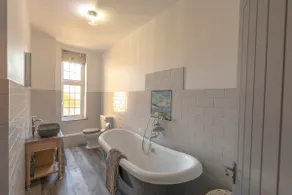 Luxury 3 bedroom Maisonette walking distance sea - Image 3