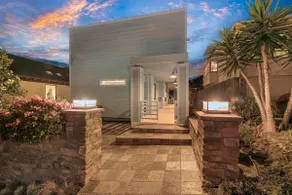 Oceanfront Beach House Views at Moonlight Beach - Image 2