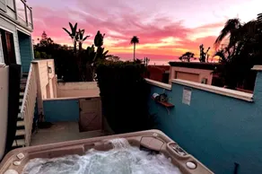 Oceanfront Beach House Views at Moonlight Beach - Image 4