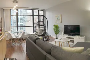 Beautiful 1BR condo + den + 1 parking in Downtown - Image 5