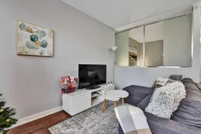 Beautiful 1BR condo + den + 1 parking in Downtown - Image 2