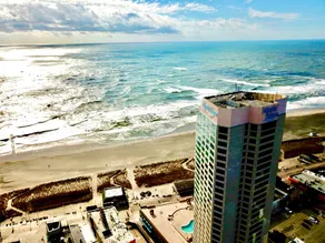 Sleeps 6! Stylish 1-BR Ocean Front - Image 5