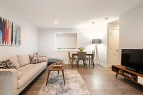 Luxurious Modern Private Suite On The North Shore - Image 4