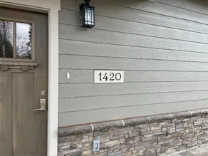 New3 bedrooms 3 bath 2 car garage townhome in town - Image 2