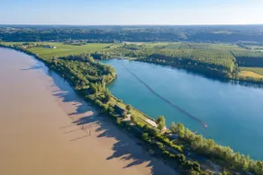Large house between lake & river – Unique location - Image 3