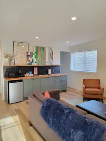 New Bright & Airy Entire Unit in Logan - Image 4