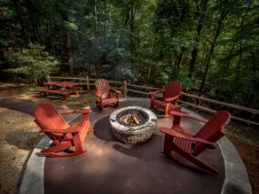 Private Ellijay Log Cabin, Hot Tub, Fire Pit, Pet Friendly, Mins to Downtown - Image 2