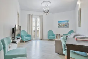 Aparteasy - Bright, large and central apartment in BCN - Image 3