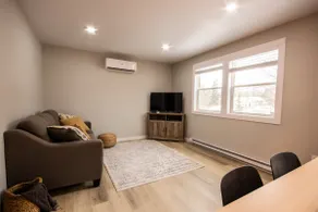 Modern 4 bedroom, 2 living room overlooking creek - Image 3