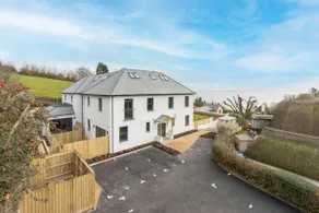 Stunning Coastal Apartment in Maidencombe with Sea Views & Garden - Image 2