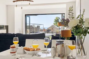 Stunning Coastal Apartment in Maidencombe with Sea Views & Garden - Image 3